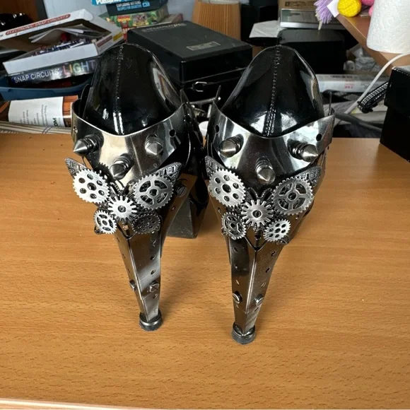 Metropolis Shoes - Picture 9 of 13